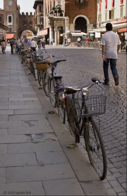 Ferrara-parked bicycles.jpg