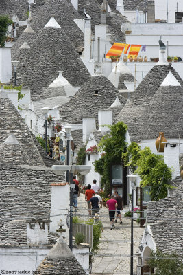 Apulia-trulli.jpg