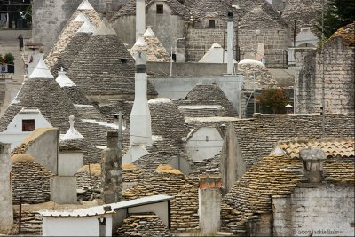 Apulia-Alberobello-trulli neighborhood.jpg