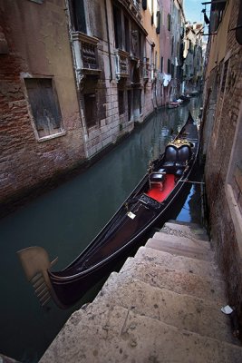 Canal gondola 3594.jpg