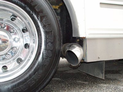 THE DETROIT'S EXHAUST EXITS IN FRONT OF THE RIGHT WHEEL OF THE AIR RIDE DRIVE AXLE FROM A FREIGHTLINER TRUCK