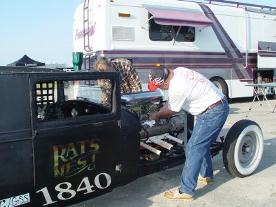 JACK JONES HELPS WITH SOME TUNING ON GUY'S RAT ROD