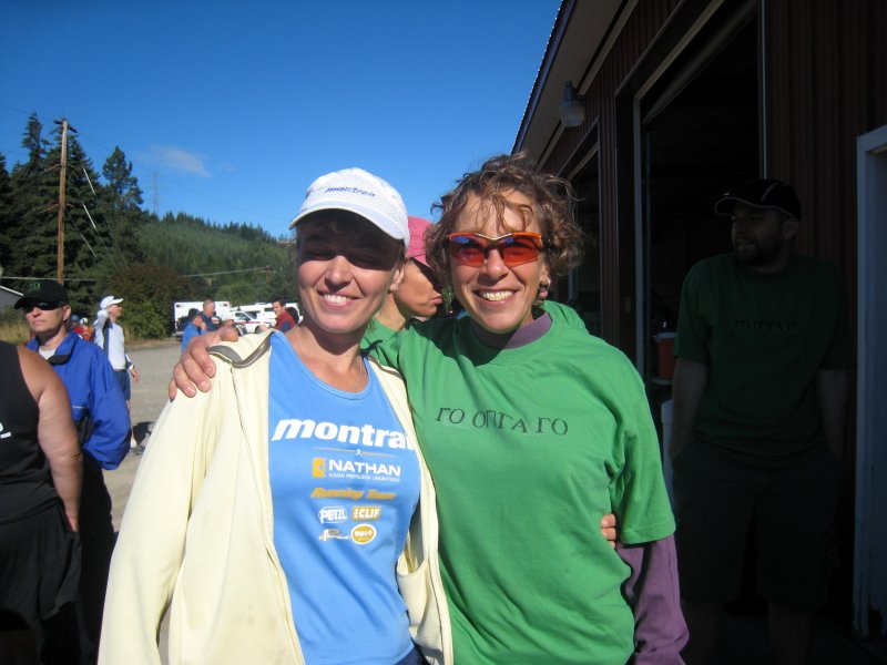 Olga (runner) & Maura (crew/pacer) at the start