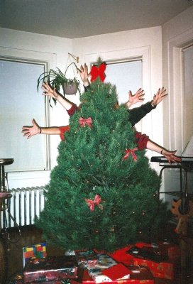 Christmas tree: Magy, Nancy, me
