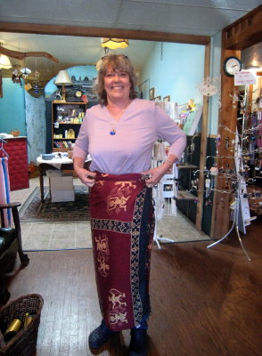 How to wear a sarong.  We purchase aid station wear & get a lesson at a store in Roslyn