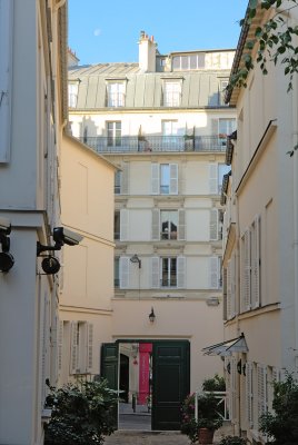 Hotel des Grande Ecoles Courtyard
