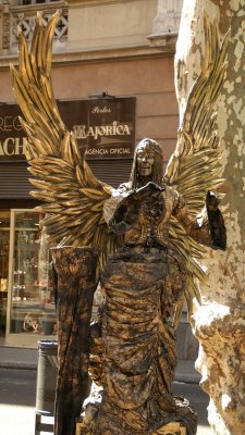 living statue 2.jpg