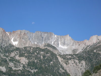 The edge of the Dana plateau - 3rd pillar is the point 1/3 from the RHS