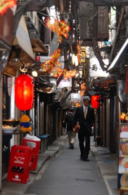 Narrow alley in Shinjiku