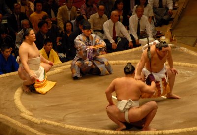 Asashoryu performing the opening cermony rituals of The May 2007 Tournment