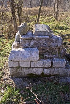 These may be the remains of the original Thomas Viaduct monument