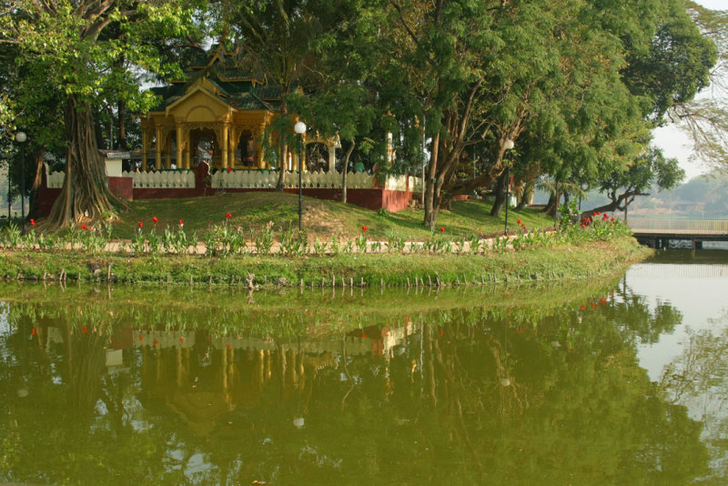 Kandawgyi Lake