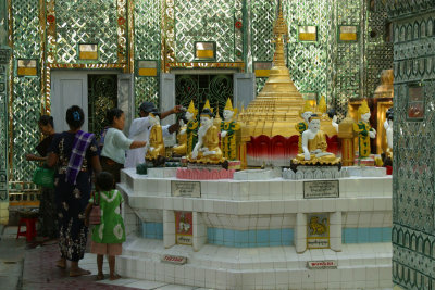 at Su Taung Pyai Pagoda