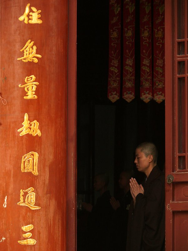 Prayers, Ji Ming Temple, Nanjing, China, 2007