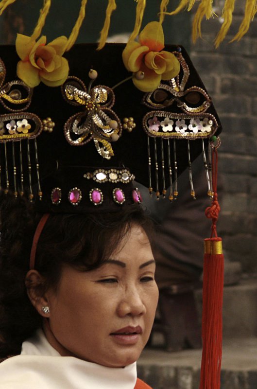 Painful pose, Pingyao, China, 2007