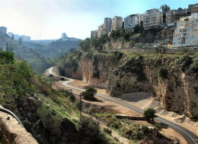 Nachal Ha'Giborim (ex Rushmiya),From North .At Bottom - New Road To Mt. Carmel Tunnel Digging Site.JPG