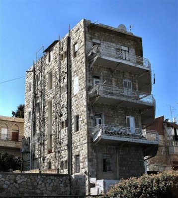  An Old Building In Ha'Giborim St. At  Chalissa Neighbourhood.JPG