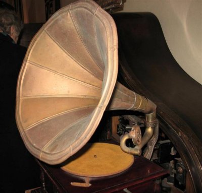 Old Phonograph.JPG