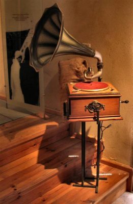 An Old Record Player (in exhibition).JPG