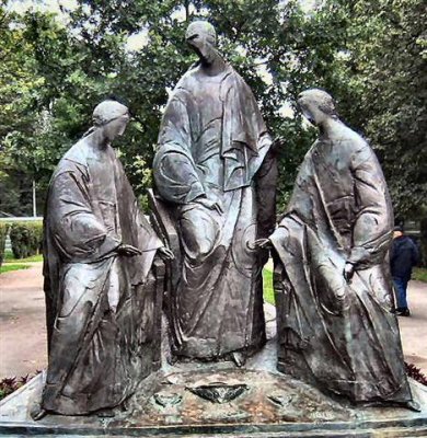 A Sculpture Of Three Mothers, Russia.JPG