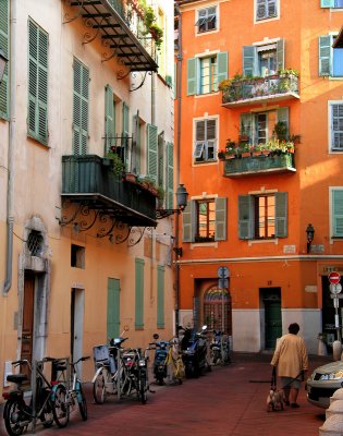 A maze of alleys of mellow oranges colours