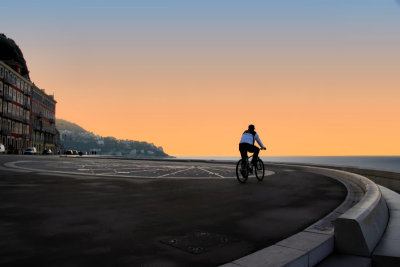 The cyclist of Quai Rauba Capeu...