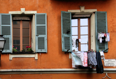 Laundry smells good in southern sun