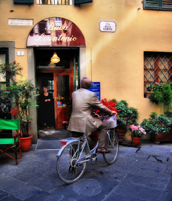 The client comes by bicycle