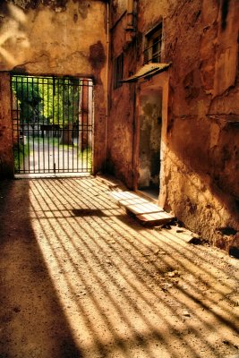Even walking over a carpet of sun you cannot get further...