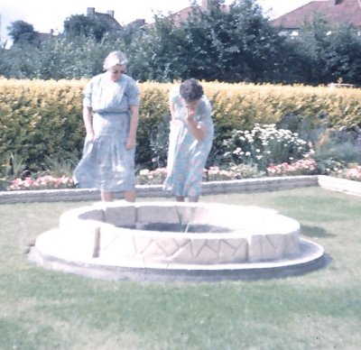 Mum and Aunt Win 1960.jpg