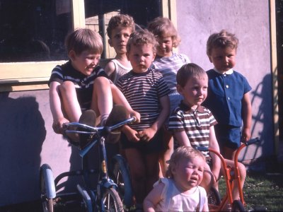 Cardiff 1967 Andy, Julian, Jonathan, Stephen etc.jpg