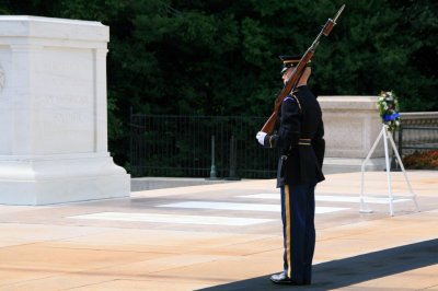 tomb of the unknown soldier, arlington national cemetary (7/2007)