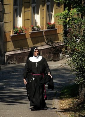 sunny, cracovian nun