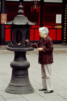 356 Wenshu Temple Worshiper 1.TIF