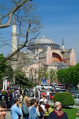 Turkey - Istanbul - Mosque - Sunday crowds.jpg