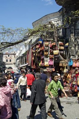 Turkey - Istanbul - Grand Bazaar - Crowds outside one entrance