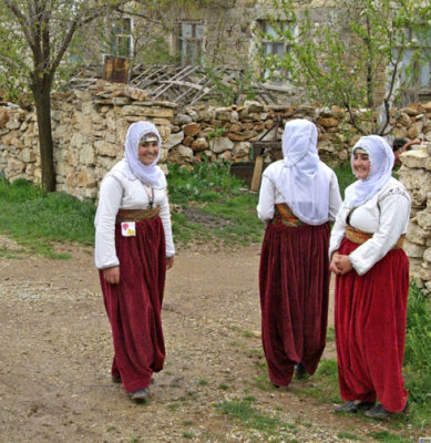 Turkey - Enroute Antalya - Wedding - Bride and Support