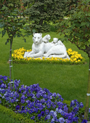 Turkey - Istanbul -D Palace - Garden Sculpture