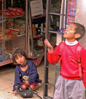 Quito - After school shoppers