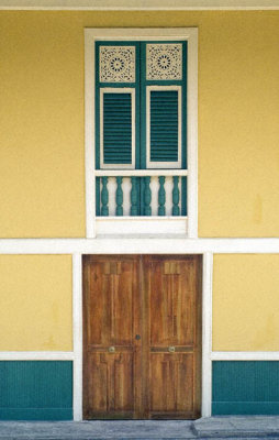 Guayaquil - Door over door