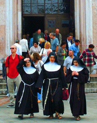 3 Nuns after mass