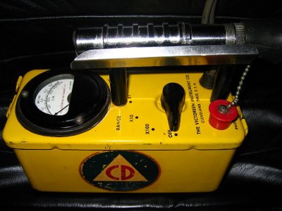 Victoreen Model 2 CD V-700 Geiger Counter (VICO 661)