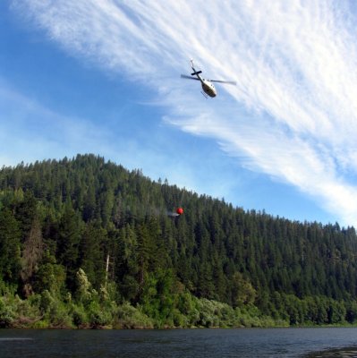 Bell N205BR  flying 300 gallons to the Little Grider Fire