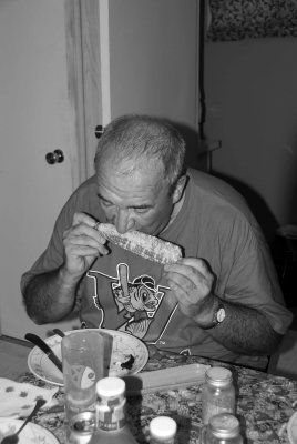 August 15th, 2007, Papa Chowing Down, DSC_4028 xbw.jpg