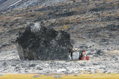 0721 3j Polar Bear guard site, Magdalenefjorden.JPG