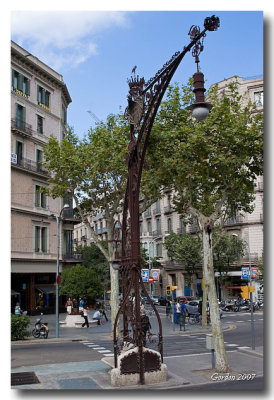Lampadaire par Gaudi / Street light