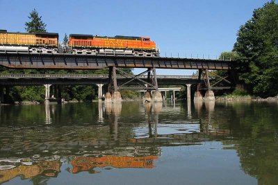 Train crossing Dakota Creek