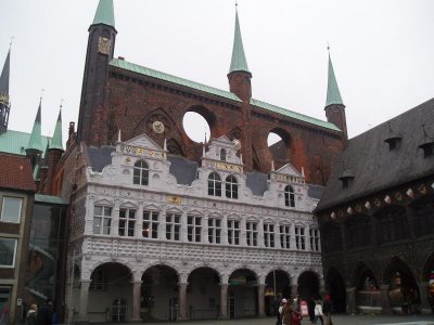 Town Hall, Right Wing