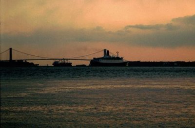 QE2 and the Verrazano Bridge