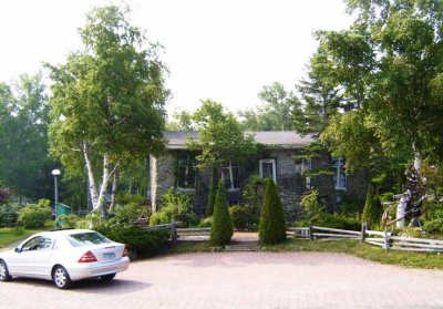 Crooked House,Isle aux Coudres